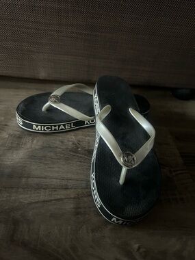 MICHAEL KORS WOMENS PLATFORM FLIP FLOPS SANDALS SHOES